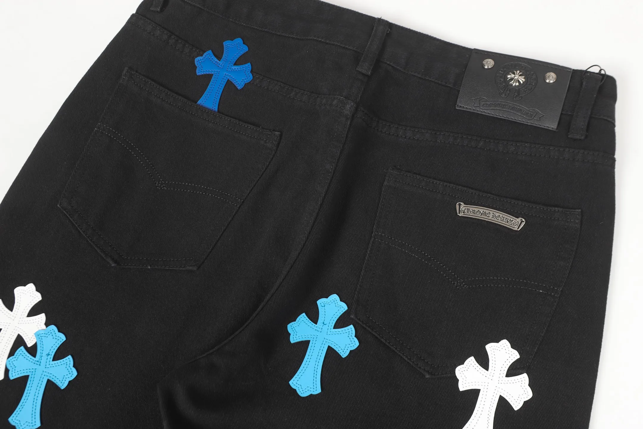 P260 Cross-border model, please do not place an order if you are pursuing quality -Chrome Hearts/Chrome Heart Cross✝️Applied leather embroidered washed jeans, trousers and casual pants -High weight, high density and high quality. The wool is soft, delicate and skin-friendly. It feels soft and silky. It has excellent warmth and skin-friendly properties. -Size: 28 30 32 34 36